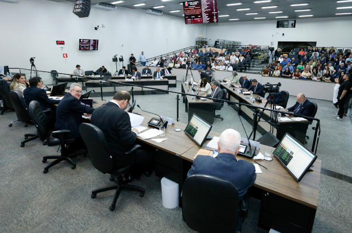 Câmara aprova em primeira discussão atualização do IPTU 2026 em Maringá