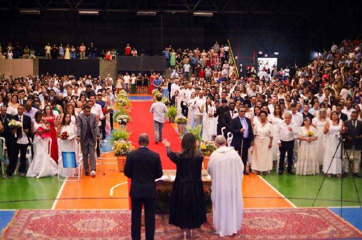 Mais de 240 casais de Maringá e região formalizam a união em casamento comunitário