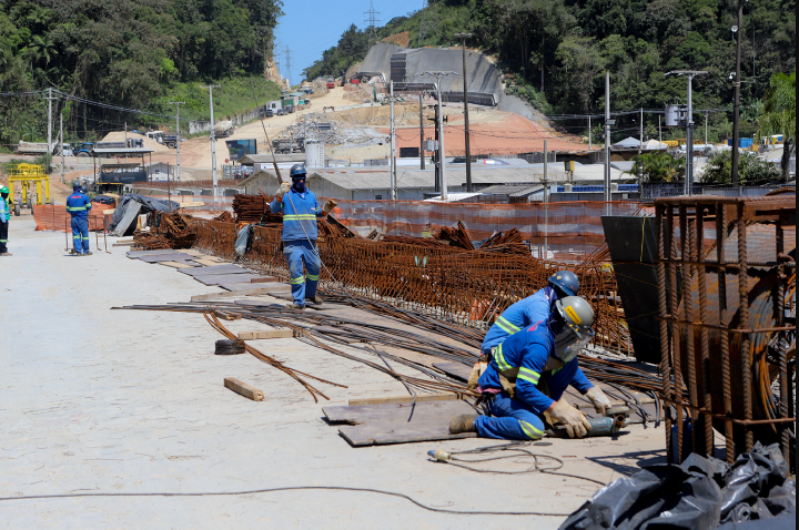 Semana abre com 23,7 mil vagas de empregos nas Agências do Trabalhador do Paraná.