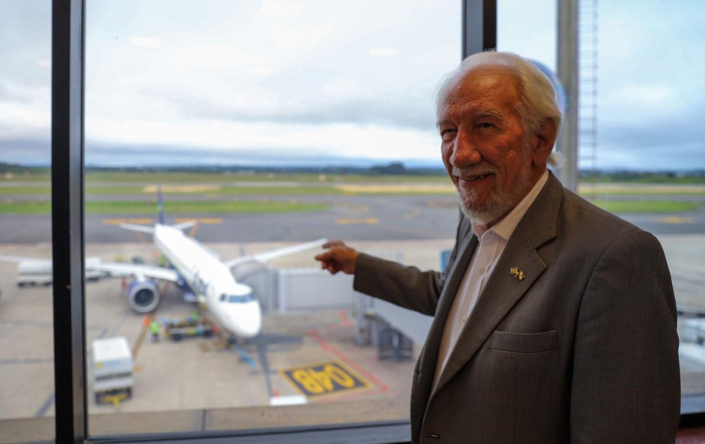 Primeiro voo da Azul direto do Paraguai desembarca lotado no Aeroporto Afonso Pena