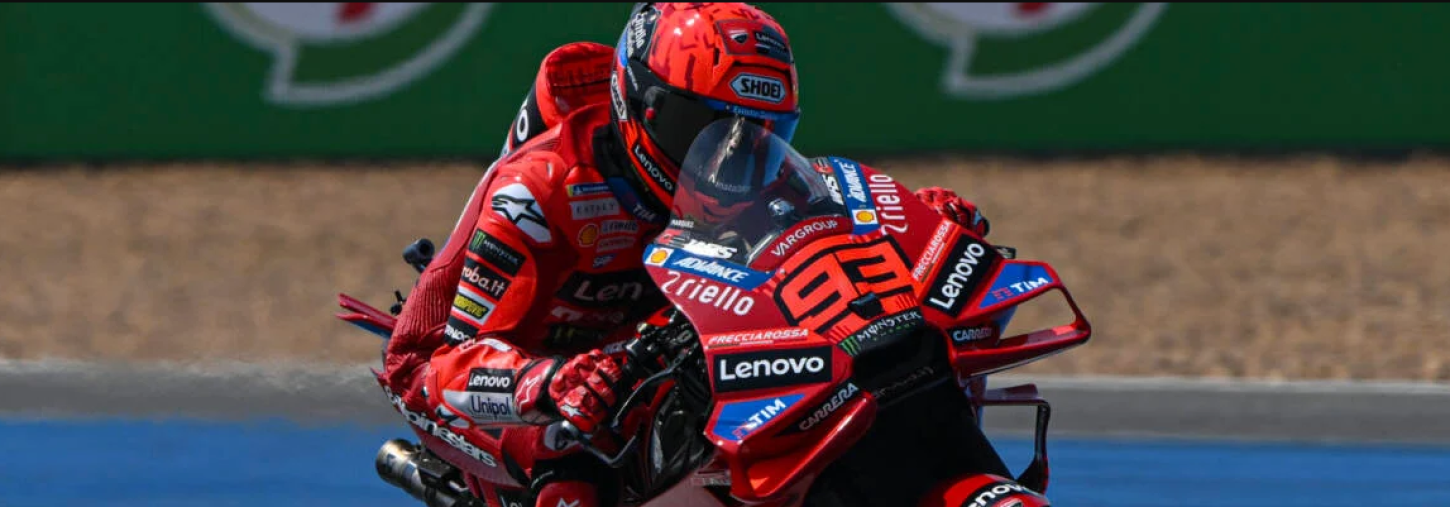 MotoGP: Marc Márquez deixa irmão passar, dá troco e garante vitória na Tailândia