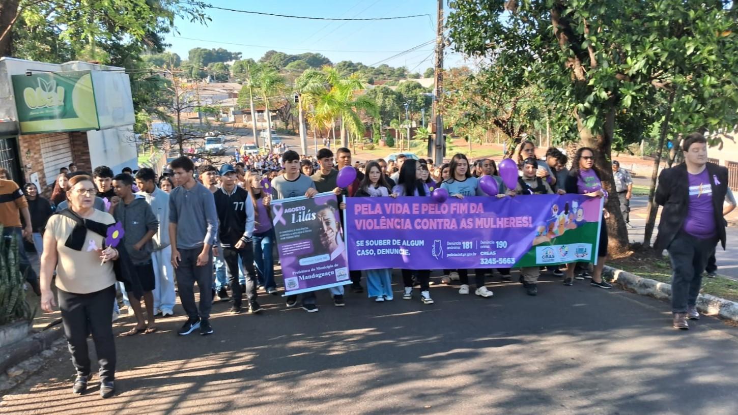 Caminhada do agosto Lilás mobiliza dezenas de munícipes pelo fim da violência contra a mulher.