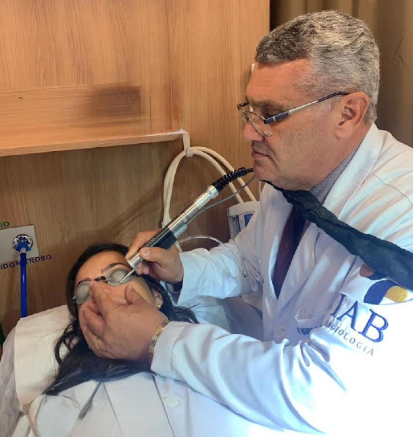 Riscos reais: A má circulação e os perigos silenciosos que só um especialista pode diagnosticar.