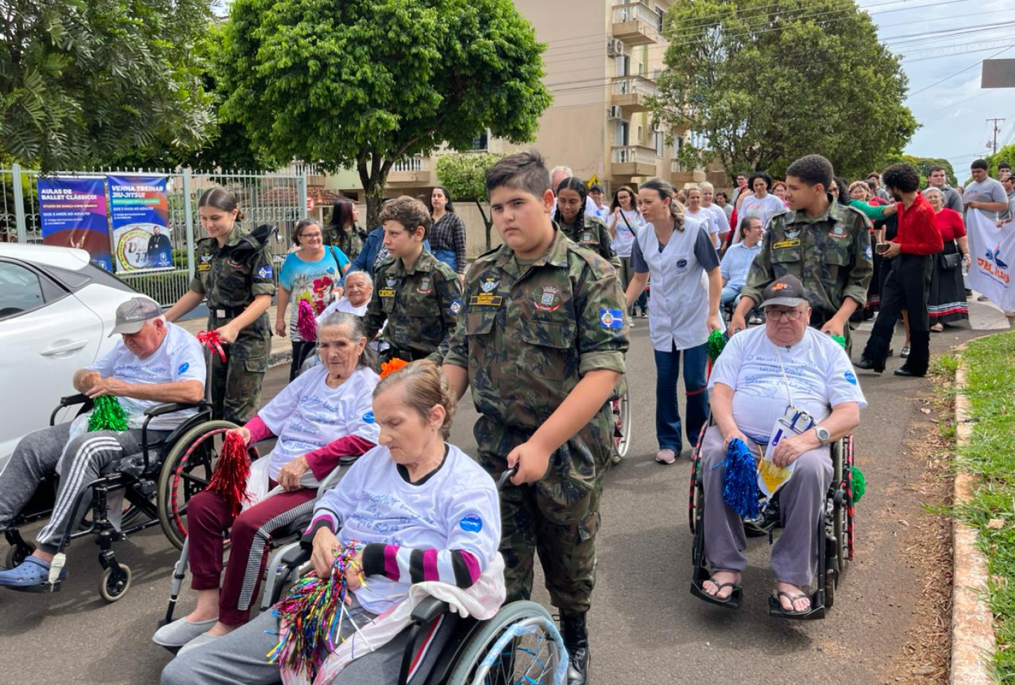 Caminhada por respeito, atenção e cuidados marca Dia do Idoso