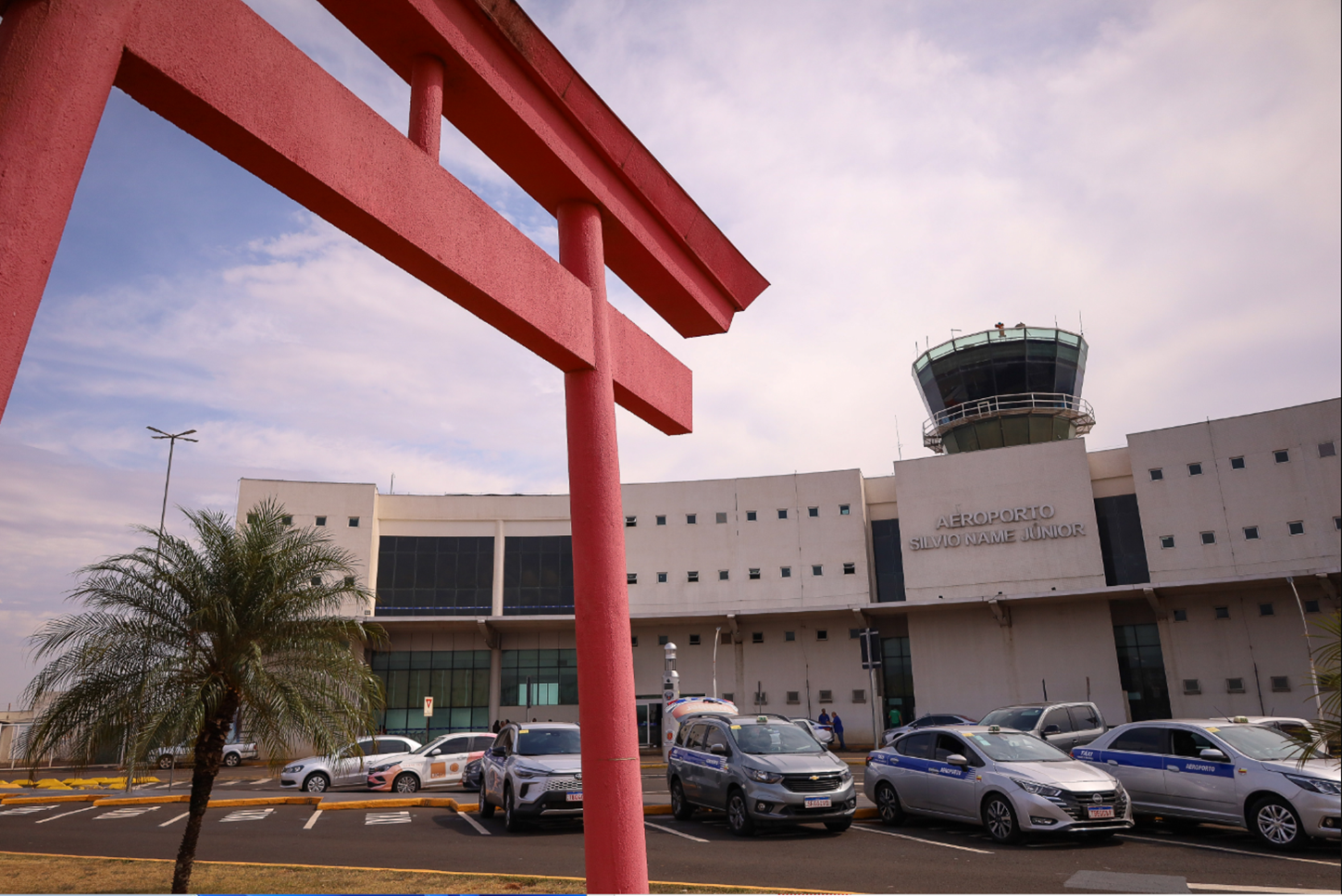 Aeroporto de Maringá recebe primeiras cargas internacionais após realfandegamento.