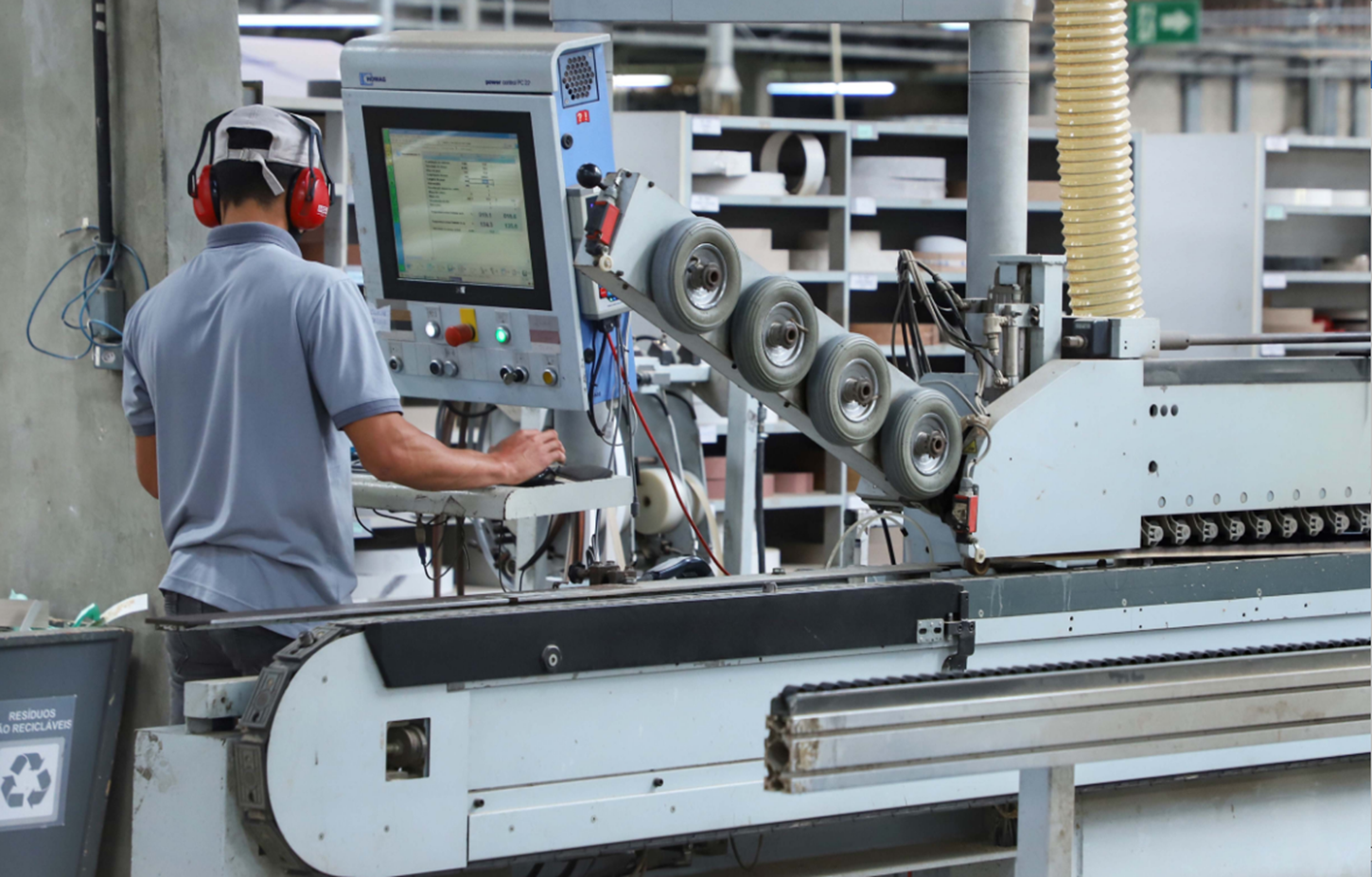 Paraná abre semana com oferta de 26,5 mil vagas de emprego