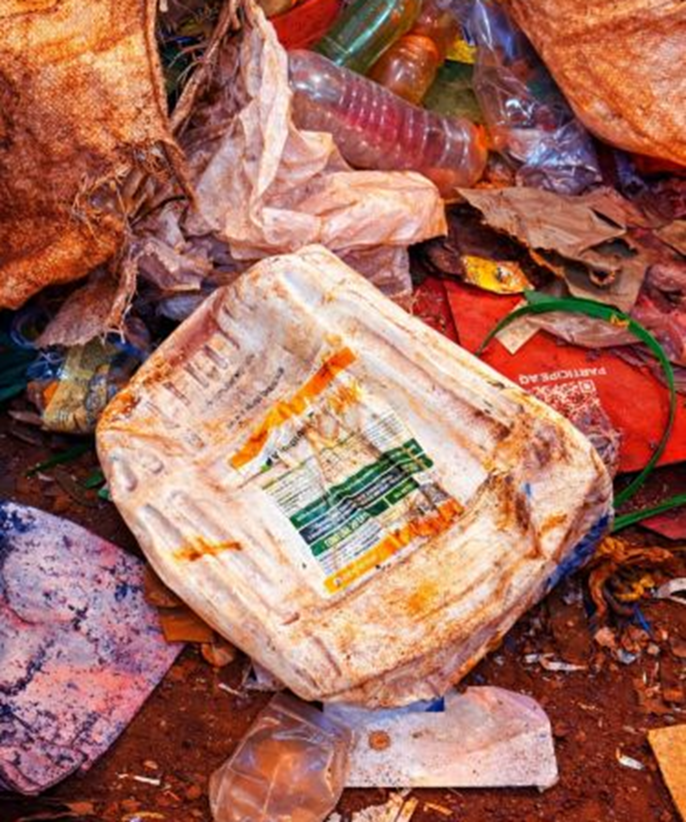 Operação de fiscalização e interdição de barracão de reciclagem