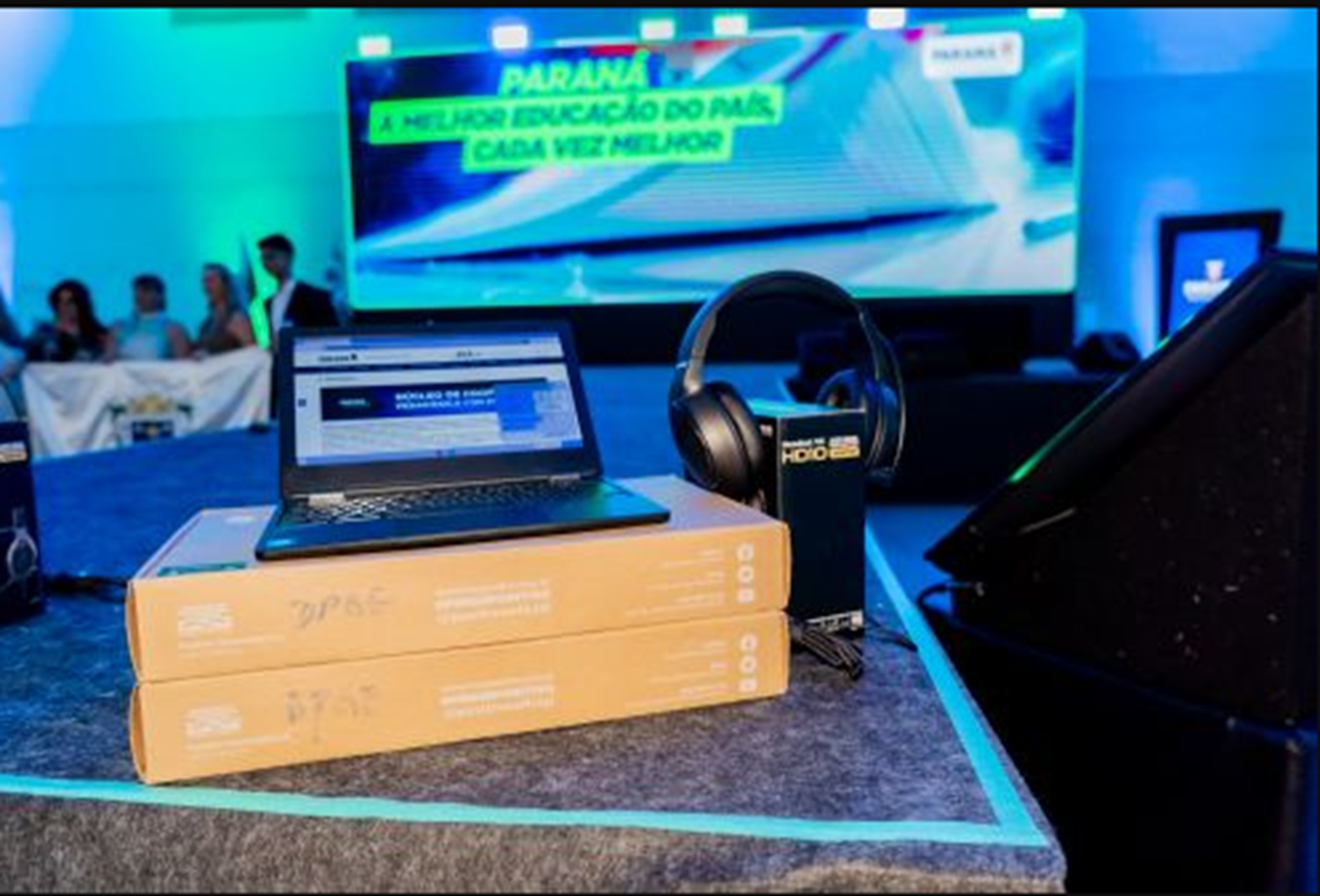 Prefeitura de Mandaguari recebe kit tecnológico do Governo do Estado para a Escola Municipal Bom Pastor