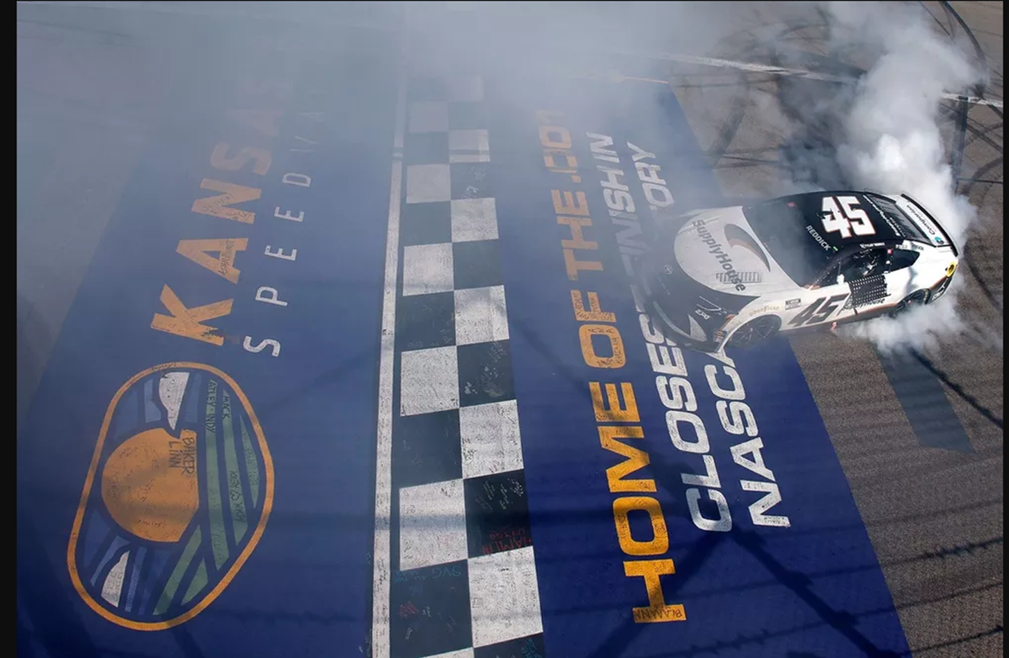 Nascar Cup: Reddick supera Larson na prorrogação e vence a quinta corrida em 2026.