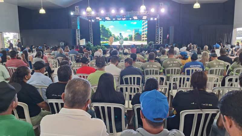 Antecendo a cerimônia de entrega, foi apresentada a peça “Reciclagem”, para os presentes. Foto: Neku’s Borges/R.Express