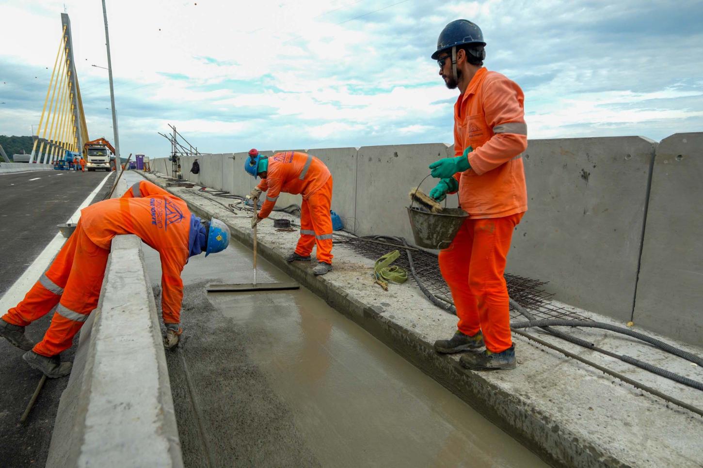 Vagas com carteira assinada: Paraná tem ofertas de trabalho em diversos setores