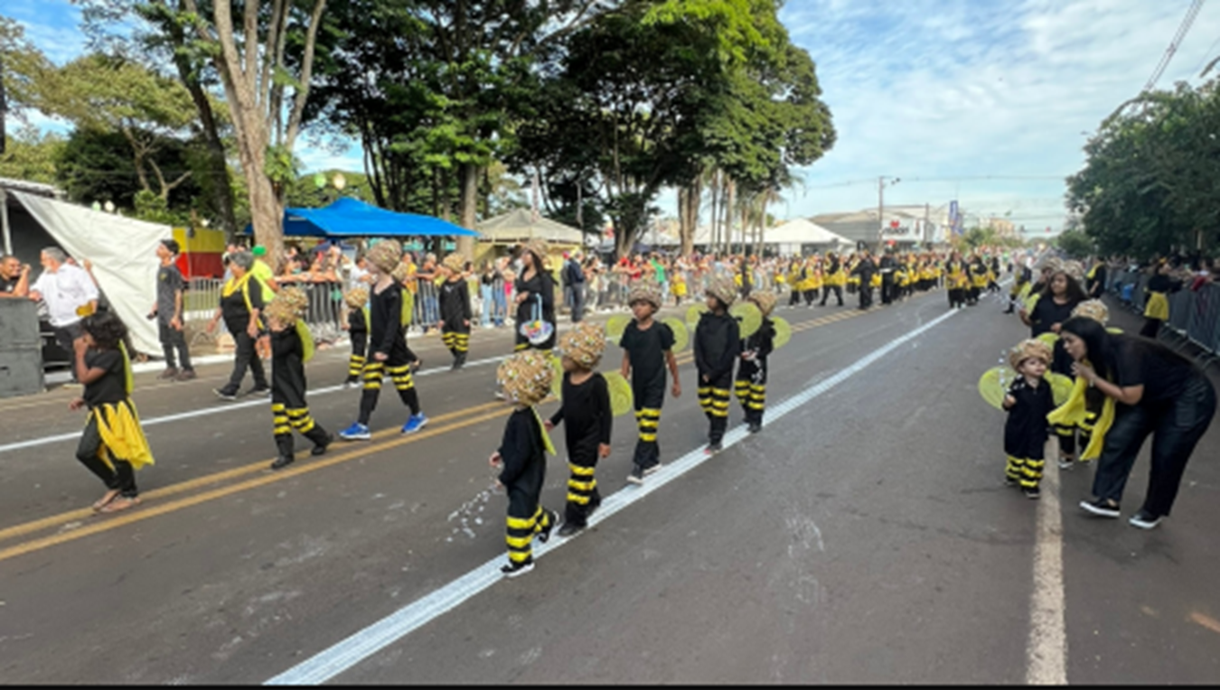 Mandaguari realiza desfile em comemoração aos 89 anos do município neste domingo (3)