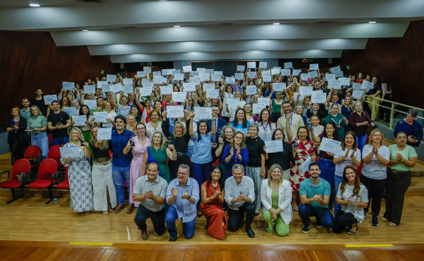 Maringá homenageia profissionais e escolas após município alcançar 7,4 no Ideb