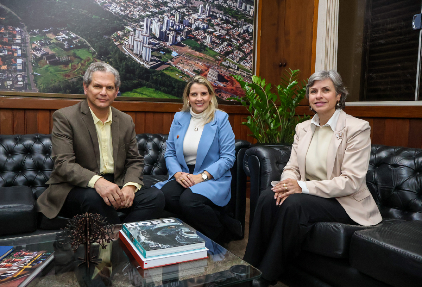 Majô Capdeboscq assume Prefeitura de Maringá durante férias de Silvio Barros e Sandra Jacovós