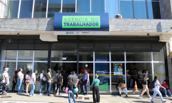  Carteira assinada- Paraná abre a semana com milhares de vagas de trabalho