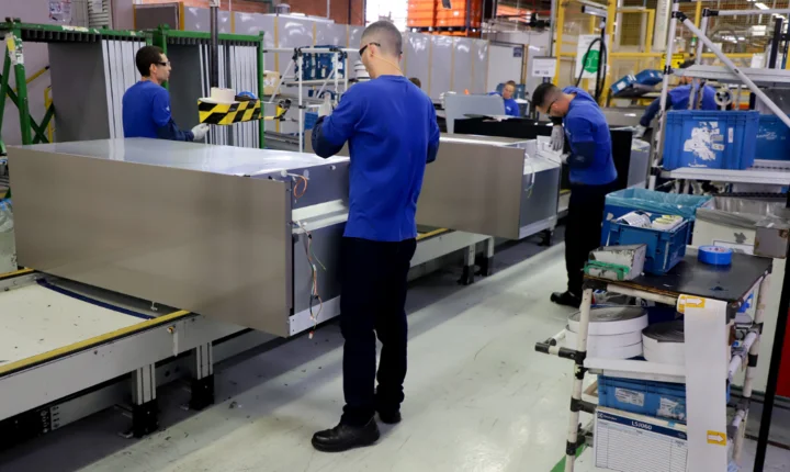 Com milhares de vagas, Agências do trabalhador auxiliam panamaenses a assinar a carteira 