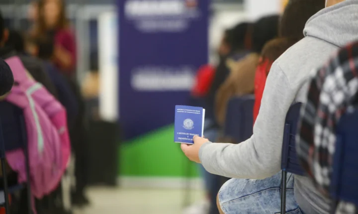 Com milhares de vagas, Paraná tem oportunidades de emprego em todos os setores