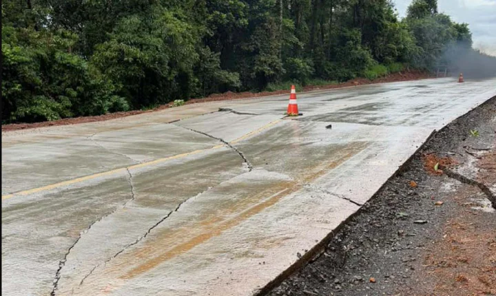 DER/PR alerta para interdição e sistema pare e siga na PR-460 após chuvas