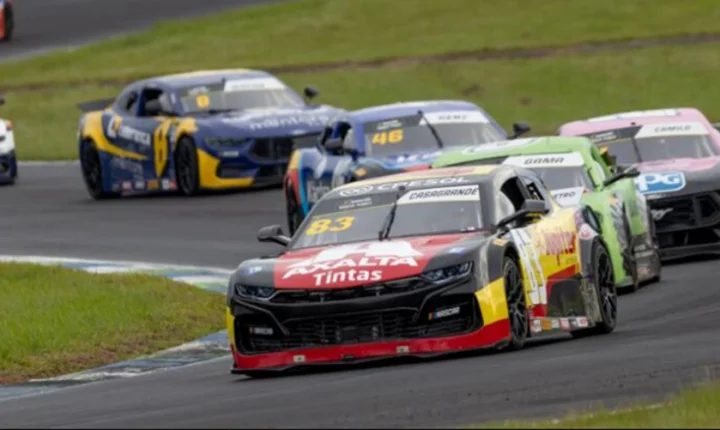 Em prova agitada até o fim, Casagrande leva a melhor na Corrida 2 da NASCAR Brasil