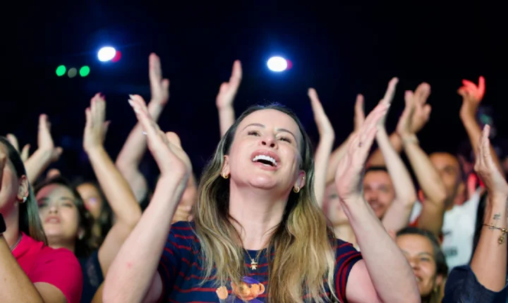 Mais de dez mil pessoas prestigiam 'Desperta Maringá Arena'