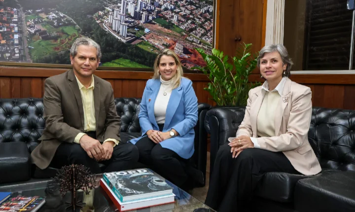 Majô Capdeboscq assume Prefeitura de Maringá durante férias de Silvio Barros e Sandra Jacovós