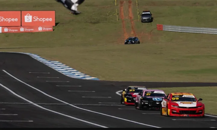 NASCAR Brasil- Final caótico marca Corrida 2 e Galid Osman vence no Velocitta