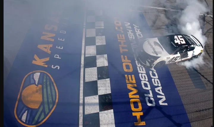 Nascar Cup: Reddick supera Larson na prorrogação e vence a quinta corrida em 2026.