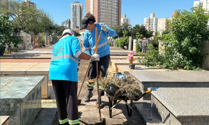 Prefeitura intensifica serviços de limpeza e manutenção no Cemitério Municipal para o Dia de Finados