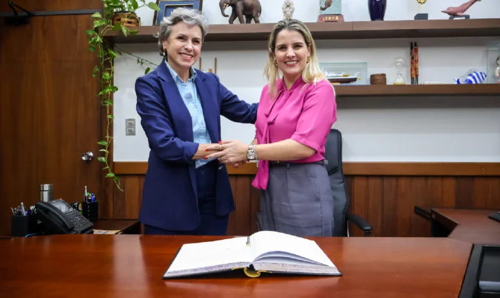 Sandra Jacovós assume Prefeitura de Maringá
