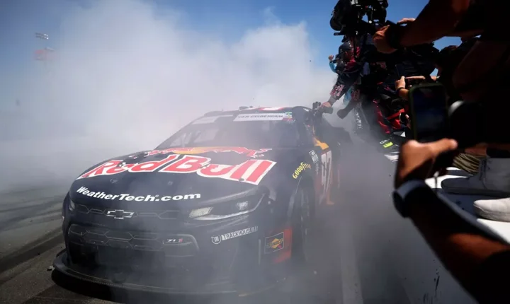 Shane Vam Gisbergen venca  a Nascar Cup em Sonoma.